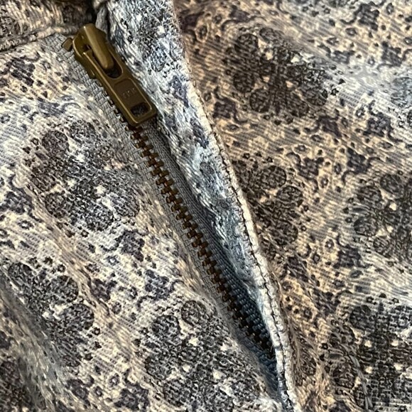 H&M | Blue Patterned Shorts | Size 8 - Picture 3 of 8